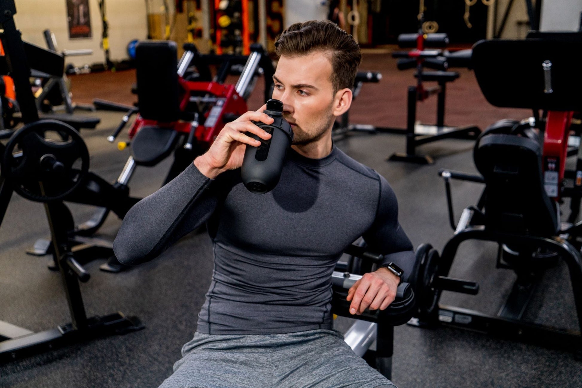 Protein shaker bottle 700mls "Tumbler View" Matte Black/Black Window　- 販売準備中 -