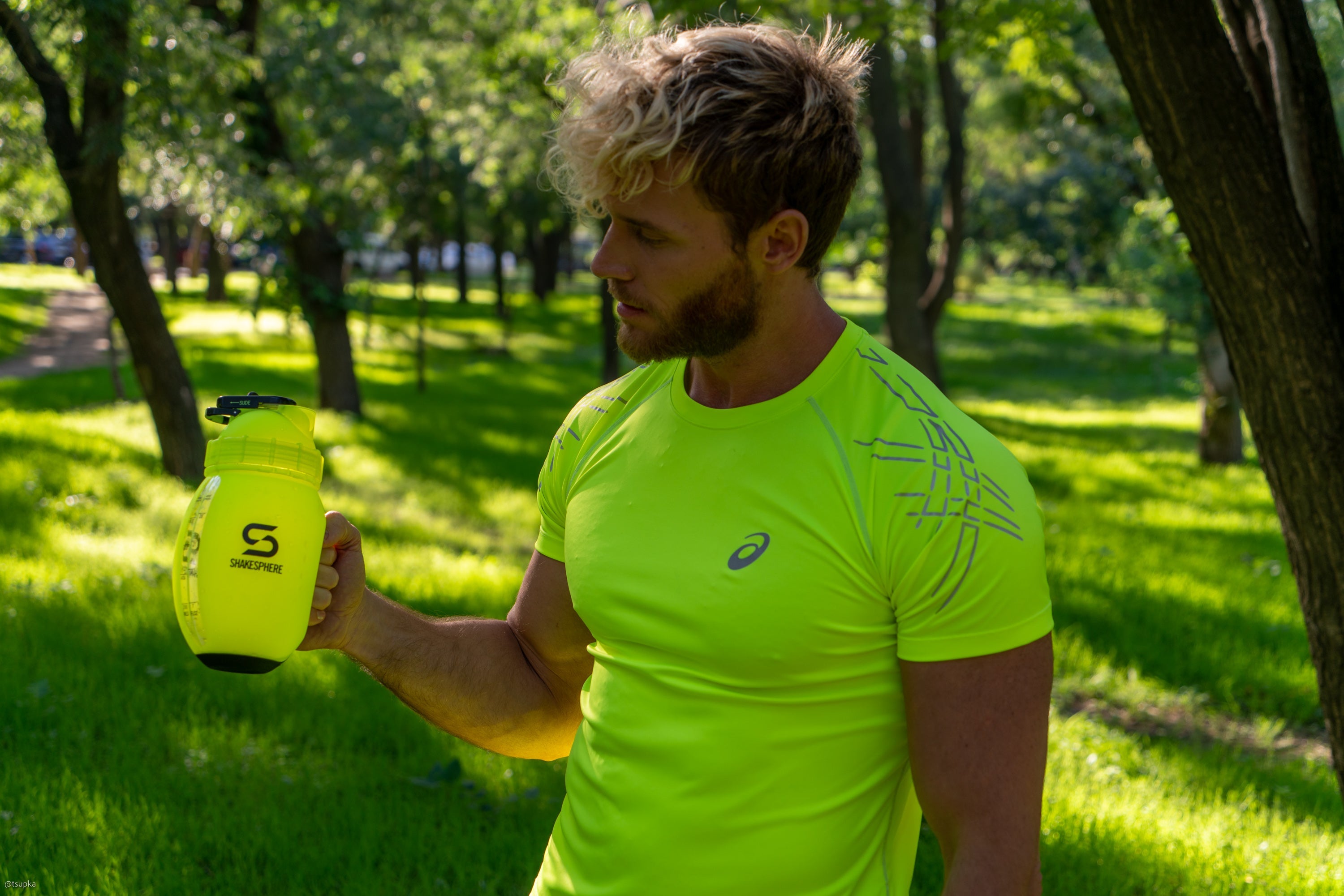 ShakeSphere Mixer Jug 1.3l Fluorescent Yellow　- 販売準備中 -