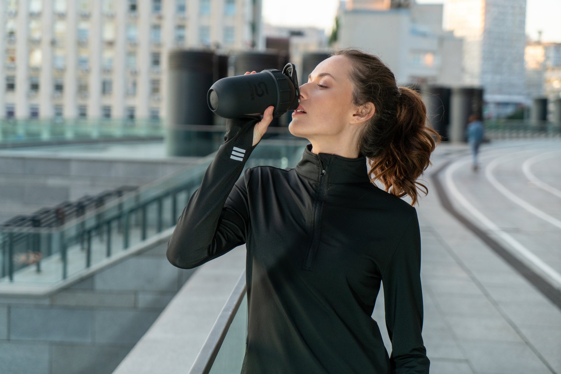 Protein shaker bottle 700mls "Tumbler View" Matte Black/Black Window　- 販売準備中 -