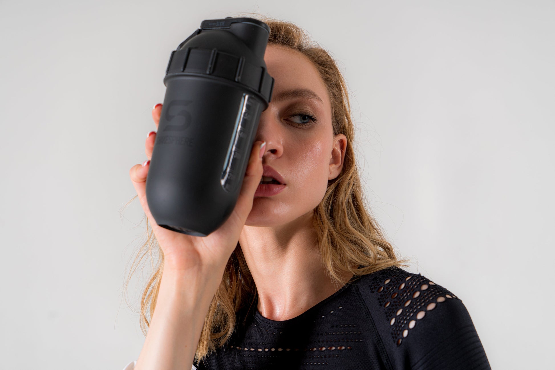 Protein shaker bottle 700mls "Tumbler View" Matte Black/Black Window　- 販売準備中 -