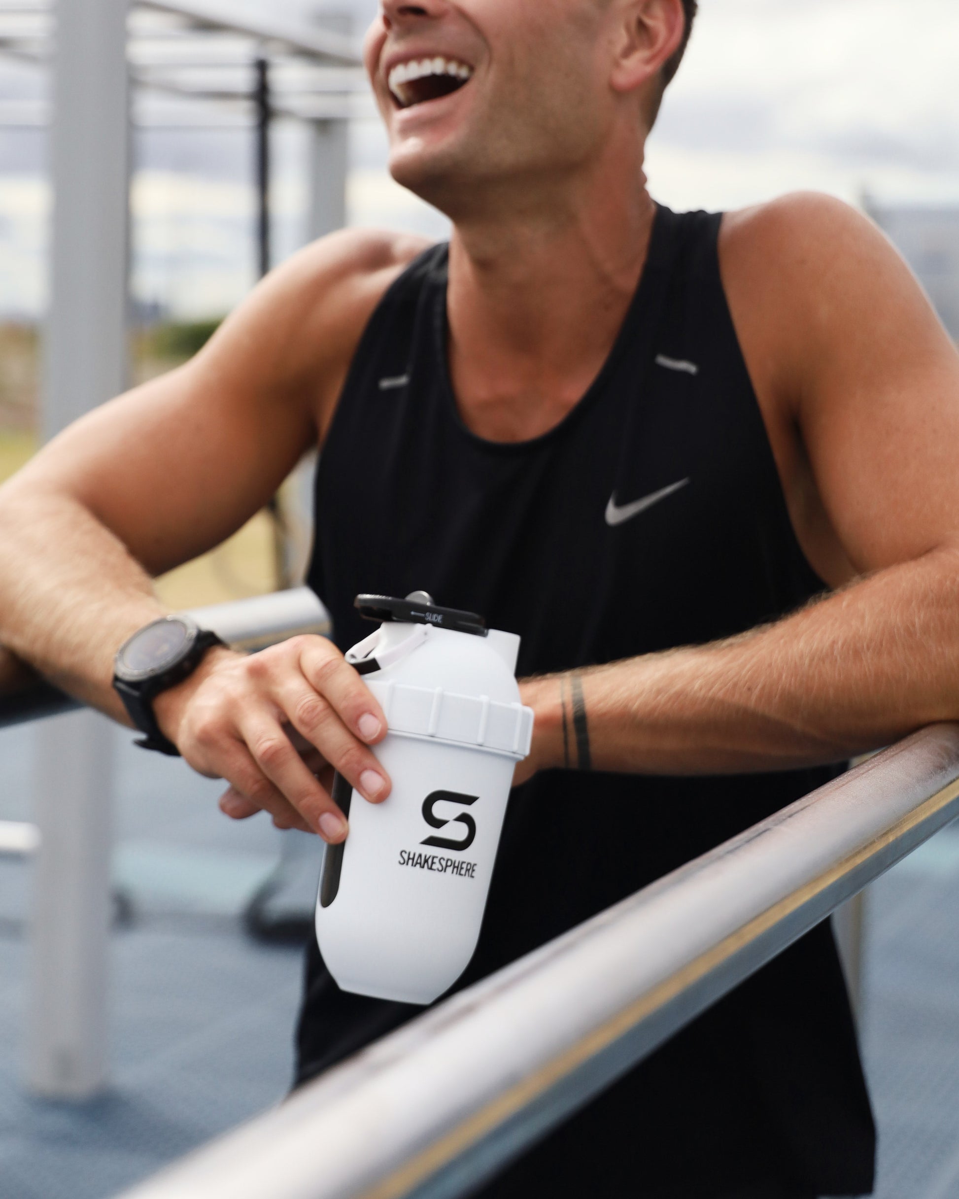 Protein shaker bottle 700mls "Tumbler View" Matte White/Black Window　- 販売準備中 -