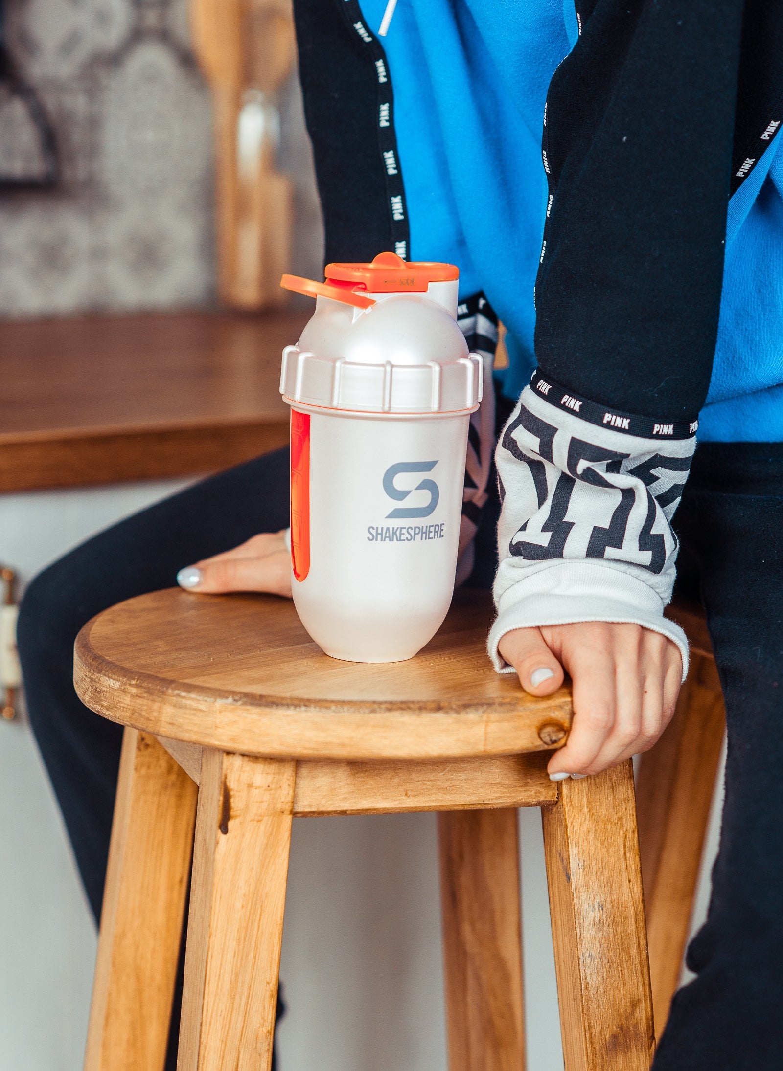Protein shaker bottle 700mls "Tumbler View" Pearl White/Orange Window　- 販売準備中 -
