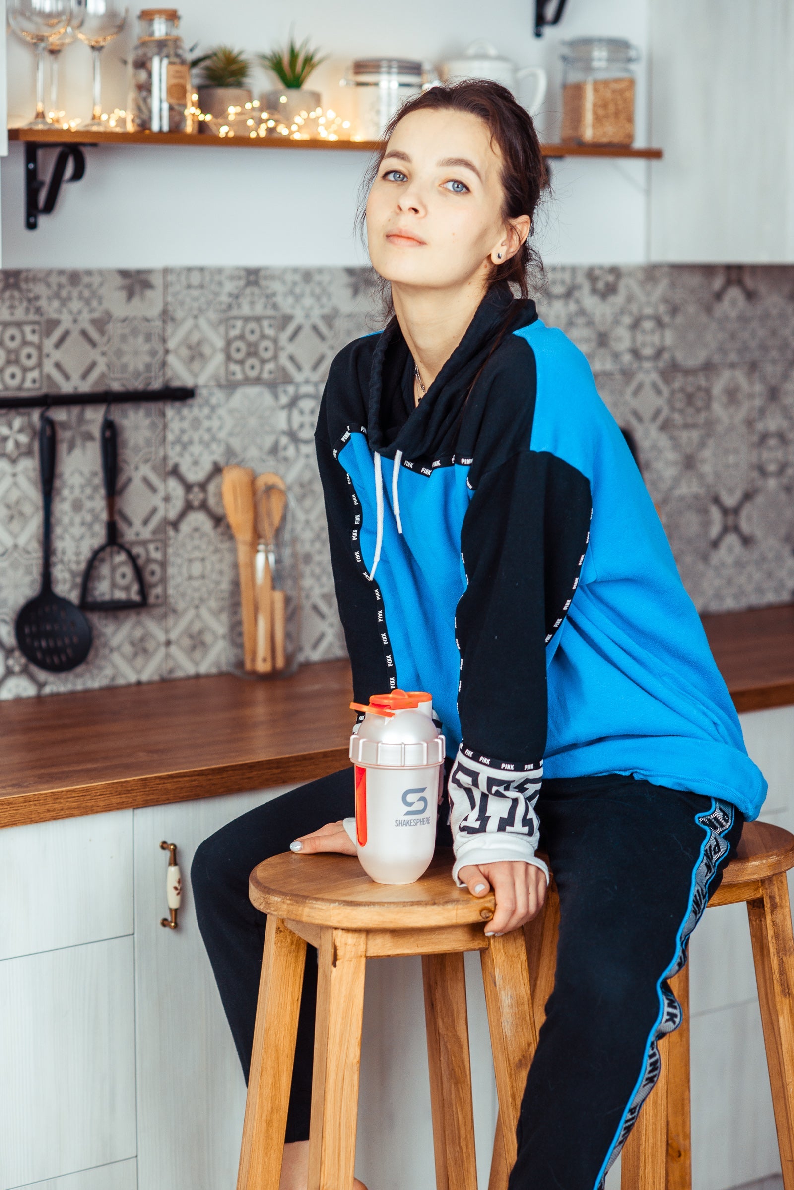 Protein shaker bottle 700mls "Tumbler View" Pearl White/Orange Window　- 販売準備中 -